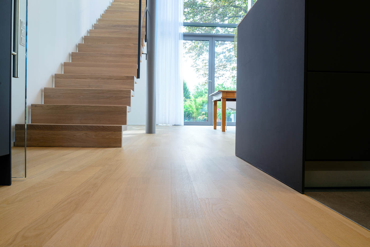 architekturfotografie Innenarchitektur . Parkett .  Holztreppe